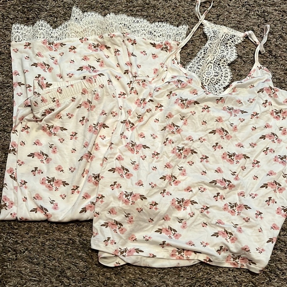 Cozy Roxy cropped pajamas. Size small.